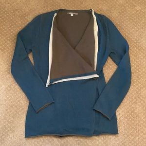 Women’s soft sweater. Size small.